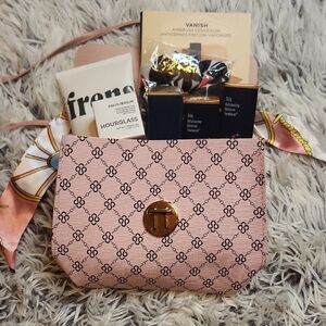 Chic  Pink Bag Filled With Beauty Freebies❤️🎀🛍